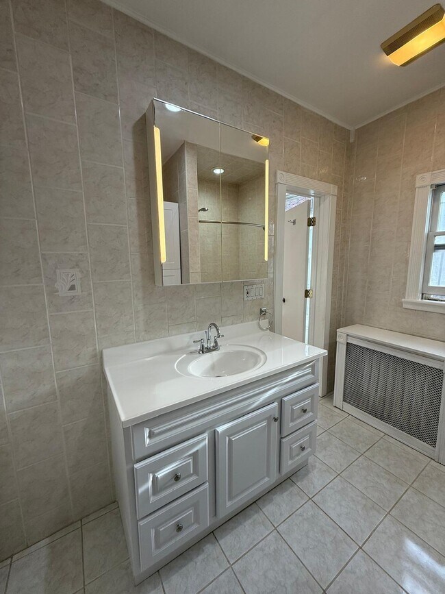 Building Photo - 207 Jewett Ave