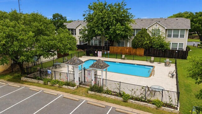 Building Photo - 2632 Century Park Blvd