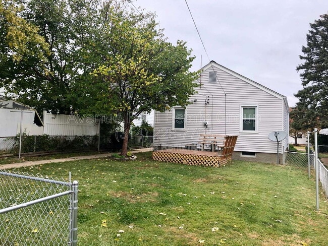 Building Photo - 5242 Parker Ave