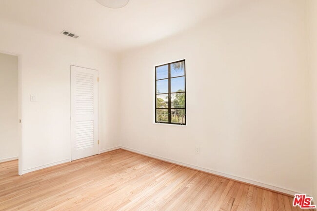 Building Photo - 2228 Prospect Ave