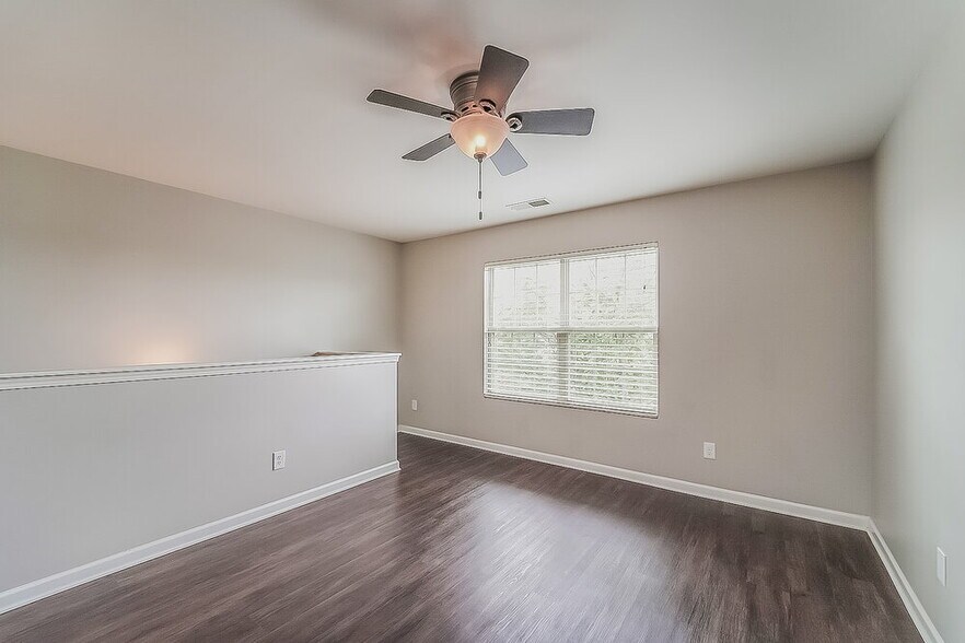 Building Photo - 347 Pulaski Dr SW