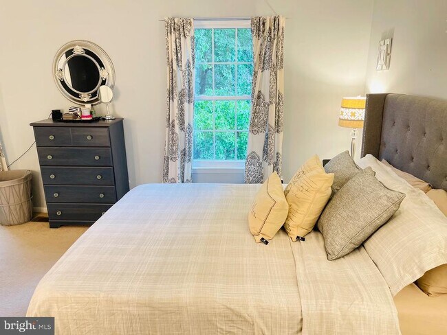 Building Photo - 16 Mateus Way