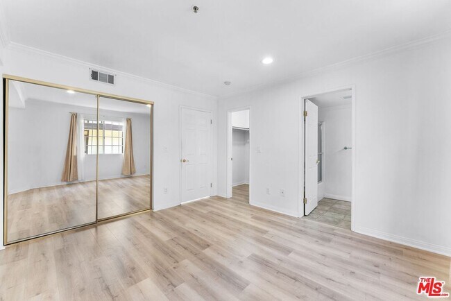 Building Photo - 361 Salem St