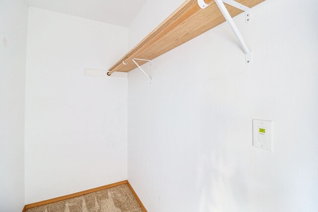 Building Photo - 3 Bed 2 Bath - Bonus Room - Groups - Pet F...