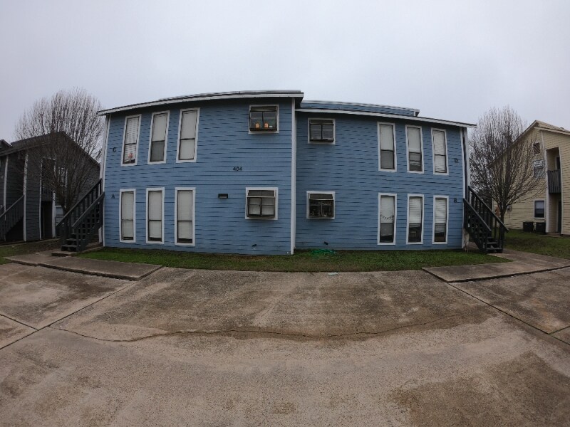 Building Photo - 404 Manuel Dr