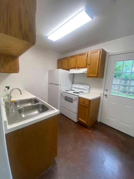 Building Photo - 8233 Baudoin Rd