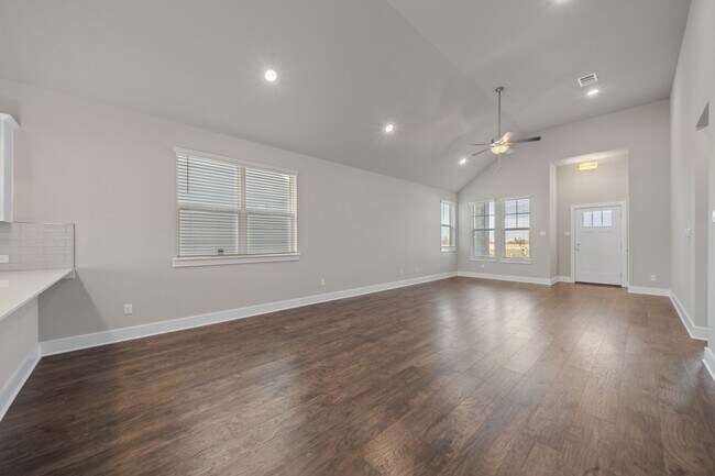 Building Photo - 217 Pinnacle Ln