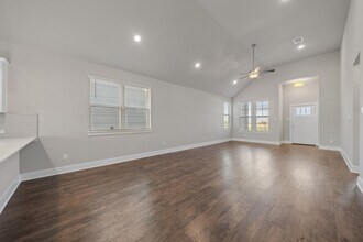 Building Photo - 217 Pinnacle Ln