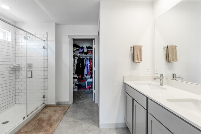 Building Photo - 13938 Red River Dr