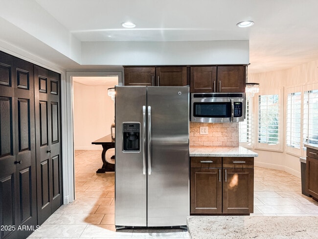 Building Photo - 8165 E Del Caverna Dr
