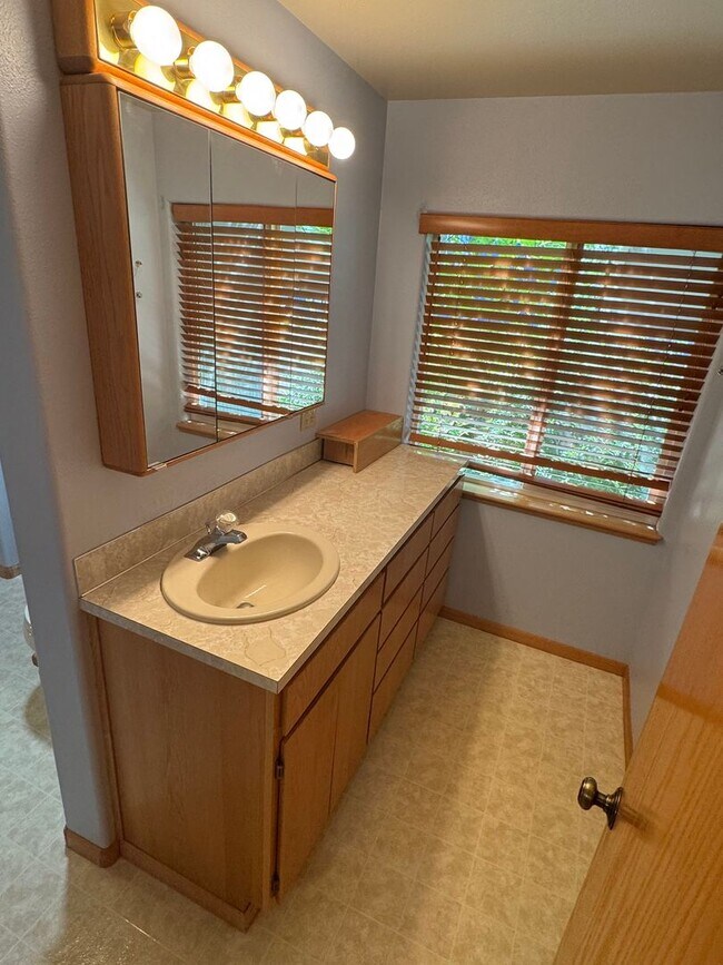 Building Photo - 3 Bedroom Home in College Hill Neighborhood