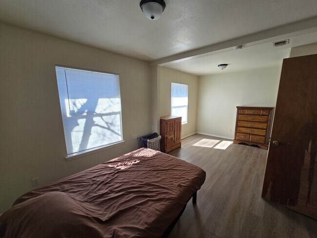 Building Photo - 7023 Greenberry Dr