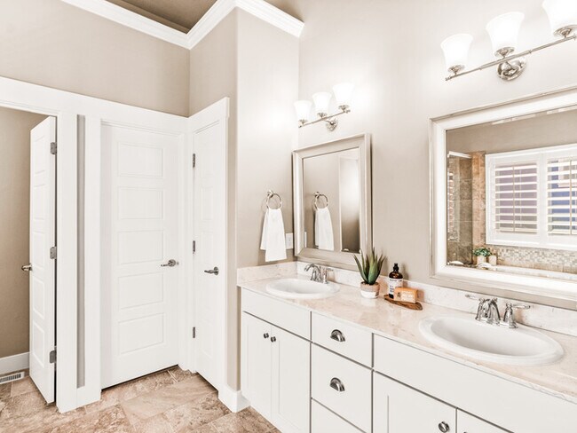 Building Photo - 2670 Weathervane Way S