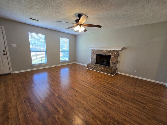 Building Photo - 1028 Kierre Dr