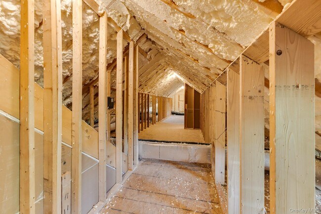 Building Photo - 2 Hallock Ct