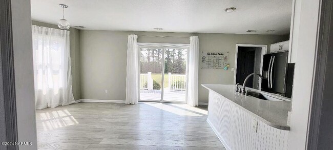 Building Photo - 120 Soundside Estates Dr