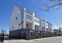 Building Photo - 706 Cage St