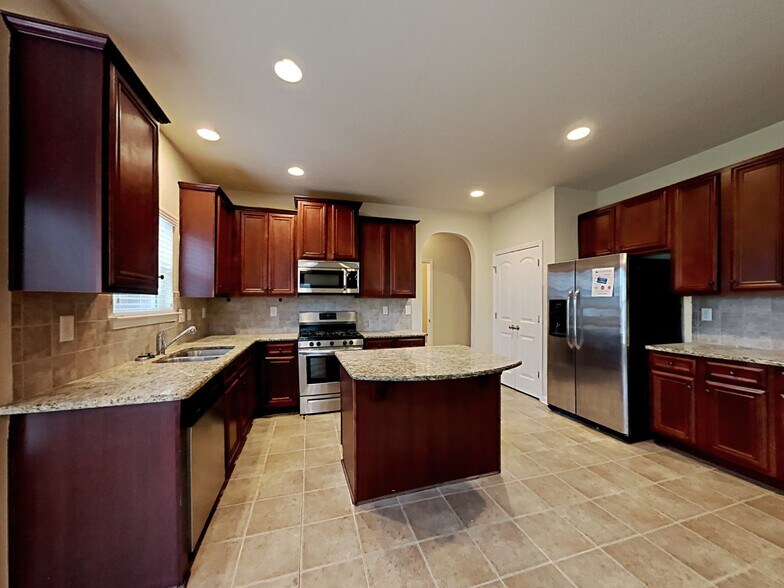 Building Photo - 3365 Gardenside Dr SW