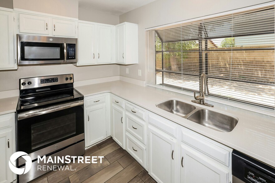 Building Photo - 5322 W Riviera Dr