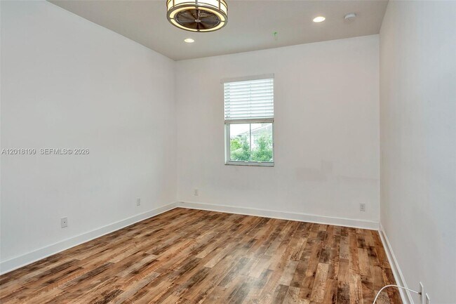 Building Photo - 22954 Clear Echo Dr