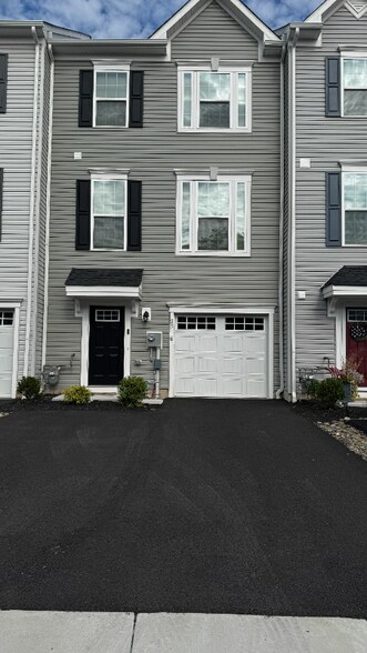 Primary Photo - 23 Hunters Dr