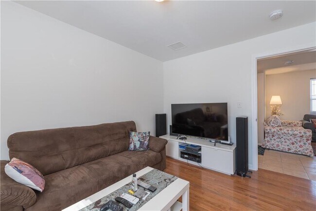 Building Photo - 970 Atwells Ave