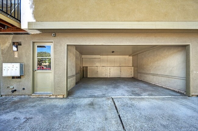 Building Photo - Beautifully Updated 2 Story Unit