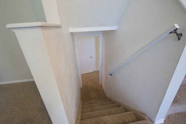 Building Photo - 3 Bedroom Home In St. George With Spacious Backyard