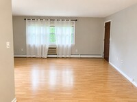 Building Photo - 15 Grandview Dr