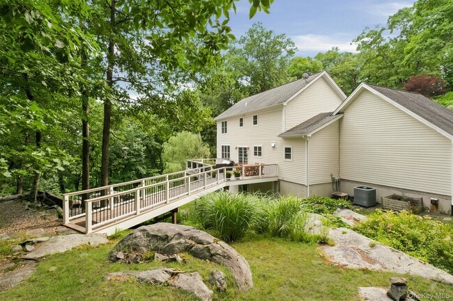 Building Photo - 131 Ice Pond Rd