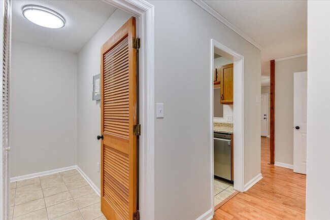 Building Photo - 208 W Buena Vista Ave