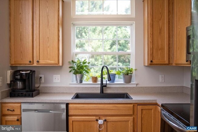 Building Photo - 662 Holly Hill Dr