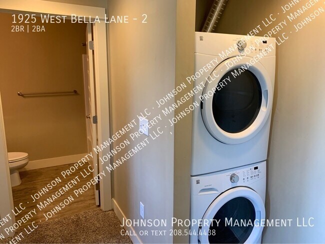 Building Photo - 1925 W Bella Ln