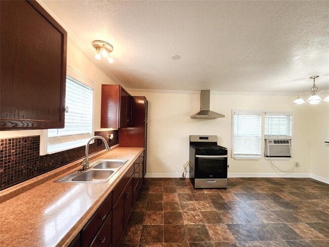 Building Photo - 1204 De Boll St