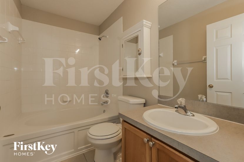 Building Photo - 228 Drawbridge Ln