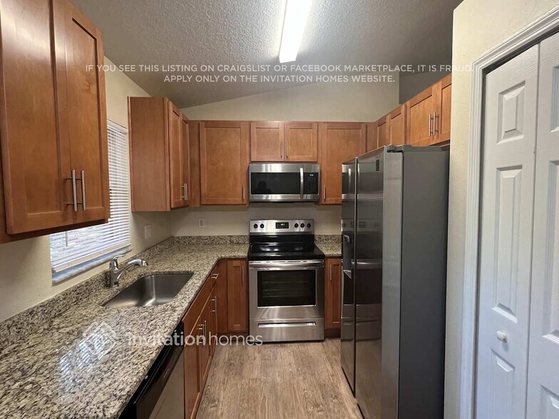 Building Photo - 103 E Division St