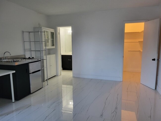 Building Photo - 1300 NW 4th Ave