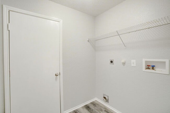 Building Photo - 12219 Raw Silver