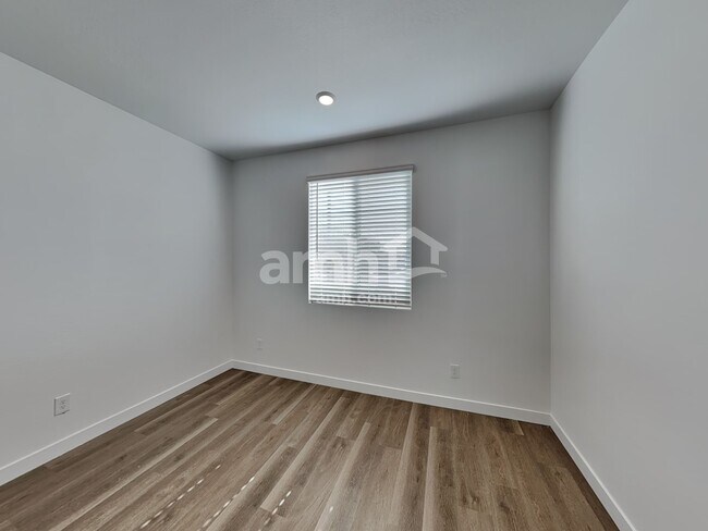 Building Photo - 20177 W Thomas Rd