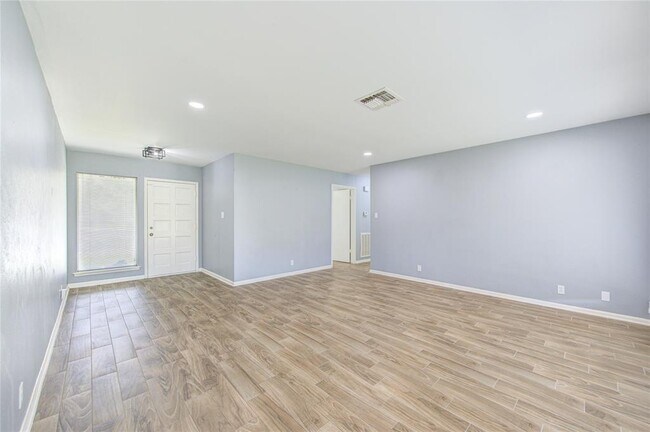 Building Photo - 1809 Lamar Dr