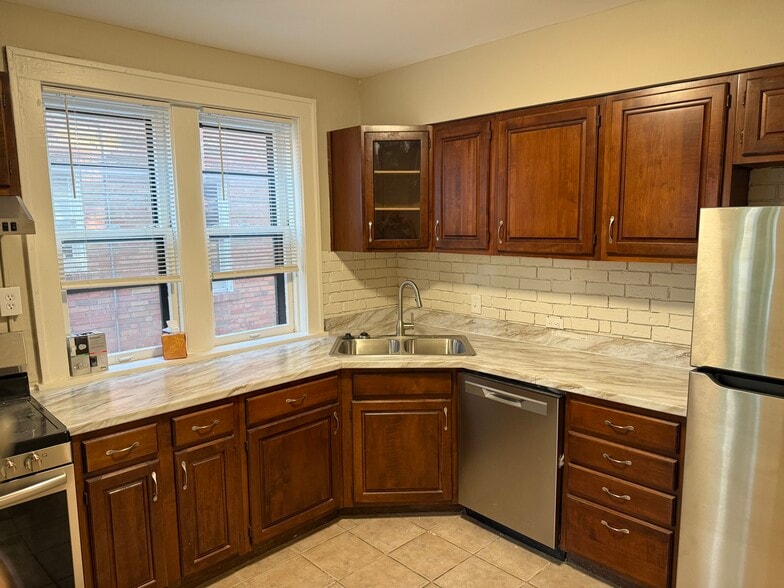 Kitchen - 7119 Amherst Ave