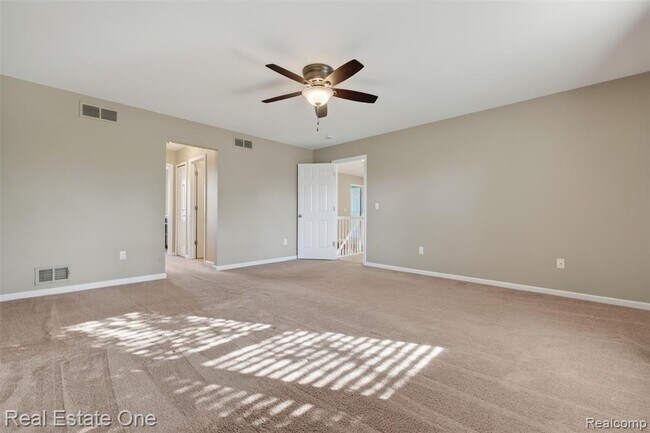 Building Photo - 699 Bay Pointe Dr