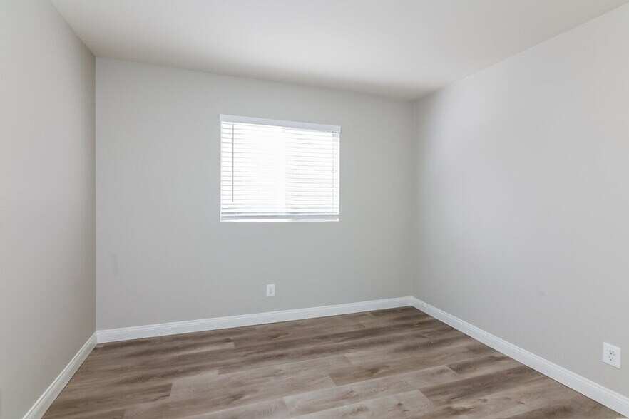 Building Photo - 2037 Madica Ave