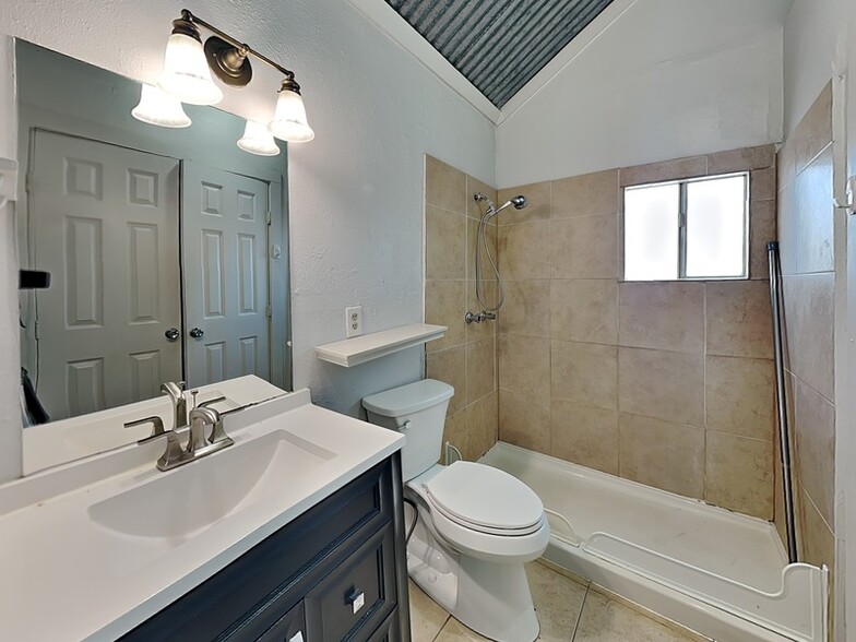 Building Photo - 2015 McMillan Ave