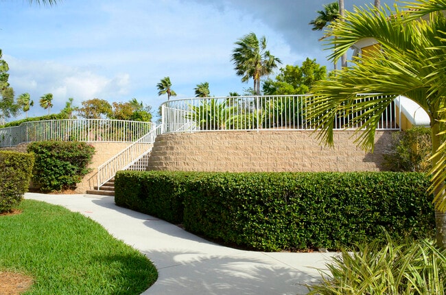 Building Photo - 5050 Fairways Cir