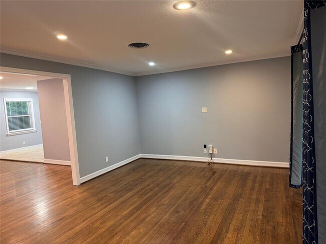 Building Photo - 10710 Chimney Rock Rd