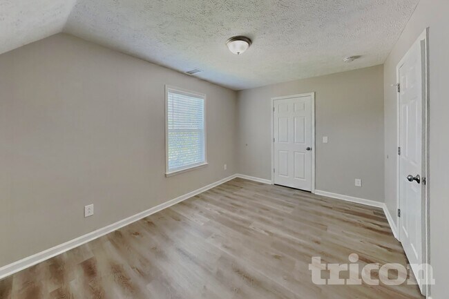 Building Photo - 559 Heartland Ln
