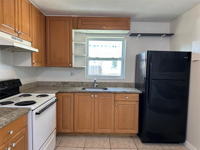 Building Photo - 205 SE 22nd St