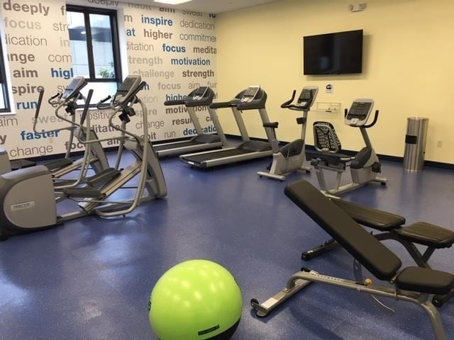 Building Photo - 875 Elm St