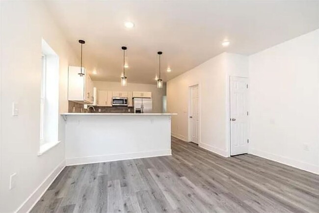 Building Photo - Brand New 4 Bedroom / 3.5 Bathroom Townhom...